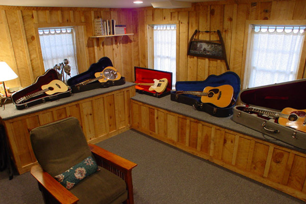 Lounge with guitar setup