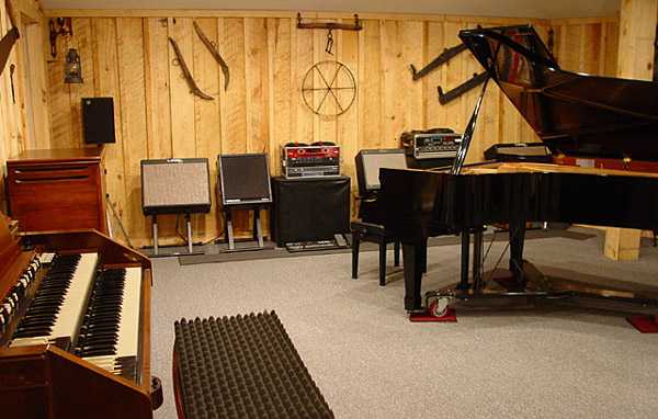 Hammond organ and Kawai grand piano